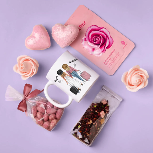 Kreator Postaci: Przyjaciółki Podróżniczki - Zestaw prezentowy z kubkiem i różanym spa