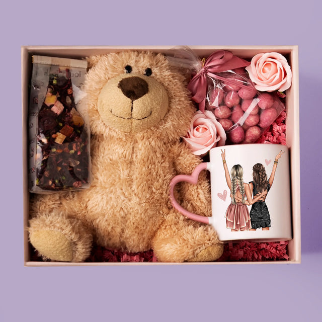 Kreator Postaci: Przyjaciółki Osiemnastka - Zestaw Prezentowy z Kubkiem, Misiem i Słodkościami