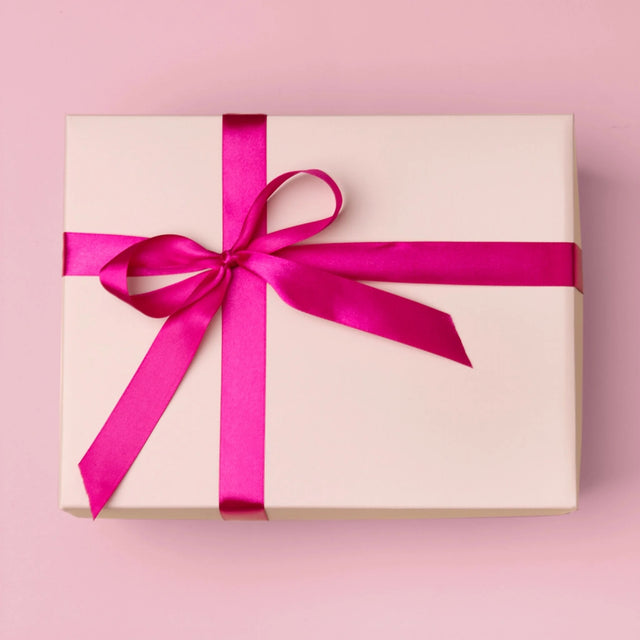 Kreator Postaci: Młoda Mama - Zestaw prezentowy z kubkiem, herbatą i słodkościami