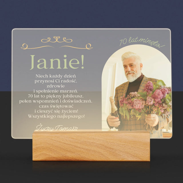 Zdjęcie I Podpis: 70 Lat Minęło - Wydruk Na Szkle Akrylowym