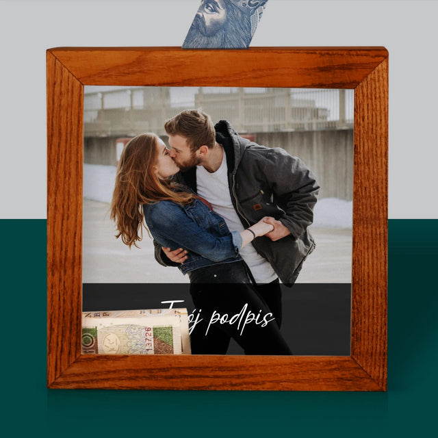 Zdjęcie I Podpis: Twoje Zdjęcie I Podpis - Drewniana Skarbonka