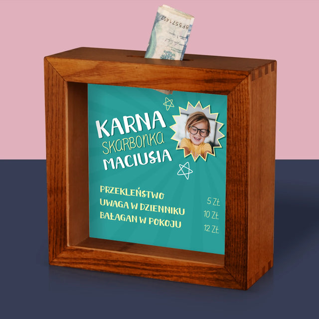 Zdjęcie I Podpis: Karna Skarbonka - Drewniana Skarbonka