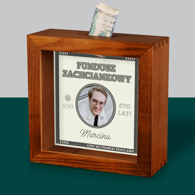 Zdjęcie I Podpis: Fundusz Zachciankowy - Drewniana Skarbonka