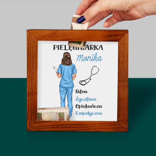 Kreator Postaci: Cechy Pielęgniarki - Drewniana Skarbonka