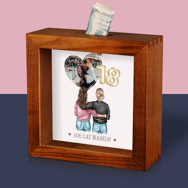 Kreator Postaci: 18 Urodziny Przyjaciółki - Drewniana Skarbonka