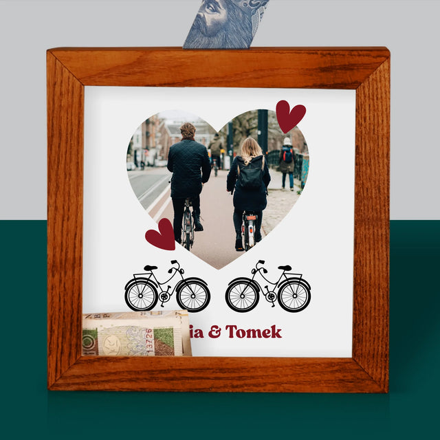 Zdjęcie I Podpis: Rowerowa Para - Drewniana Skarbonka