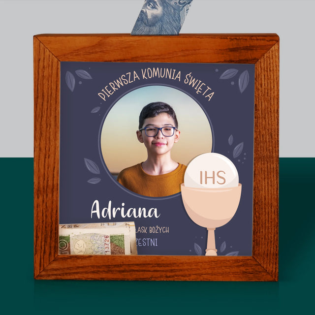 Zdjęcie I Podpis: Pierwsza Komunia Święta - Drewniana Skarbonka