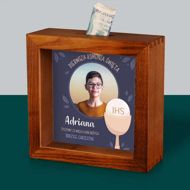 Zdjęcie I Podpis: Pierwsza Komunia Święta - Drewniana Skarbonka