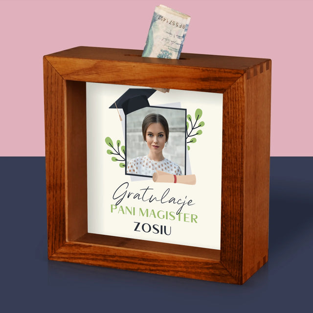 Zdjęcie I Podpis: Gratulacje Magister - Drewniana Skarbonka