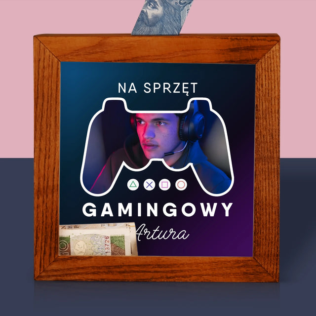 Zdjęcie i Podpis: Na Sprzęt Gamingowy - Drewniana Skarbonka