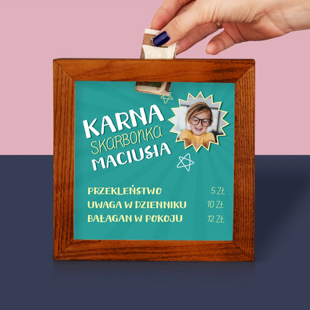 Zdjęcie I Podpis: Karna Skarbonka - Drewniana Skarbonka