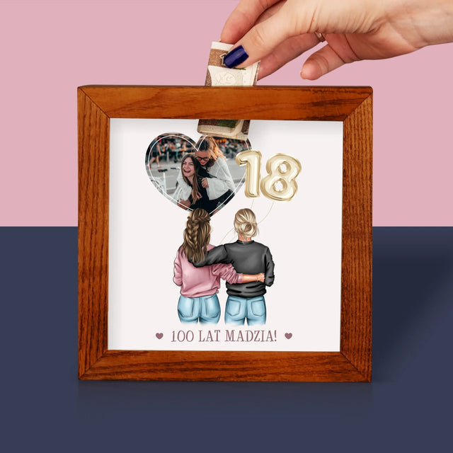 Kreator Postaci: 18 Urodziny Przyjaciółki - Drewniana Skarbonka