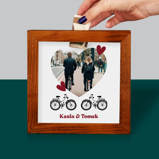 Zdjęcie I Podpis: Rowerowa Para - Drewniana Skarbonka