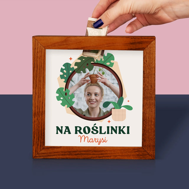 Zdjęcie I Podpis: Rośliniara - Drewniana Skarbonka