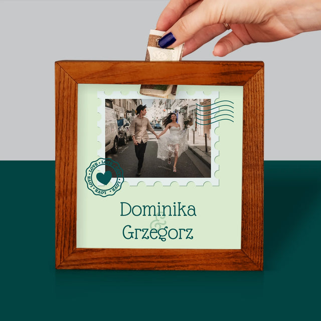Zdjęcie I Podpis: Ślubna Pocztówka - Drewniana Skarbonka