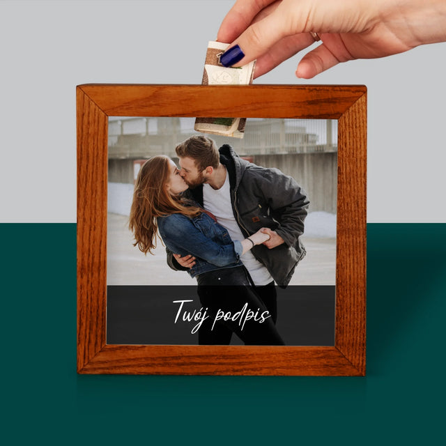 Zdjęcie I Podpis: Twoje Zdjęcie I Podpis - Drewniana Skarbonka