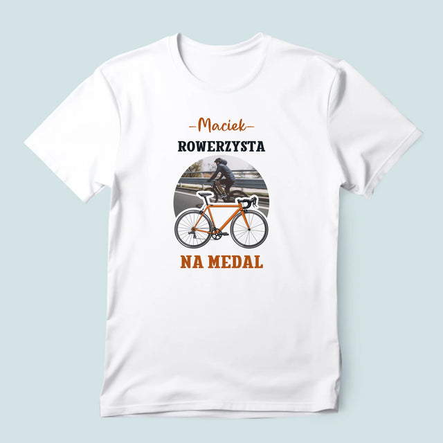 Zdjęcie I Podpis: Rowerzysta Na Medal - Koszulka Męska z Nadrukiem