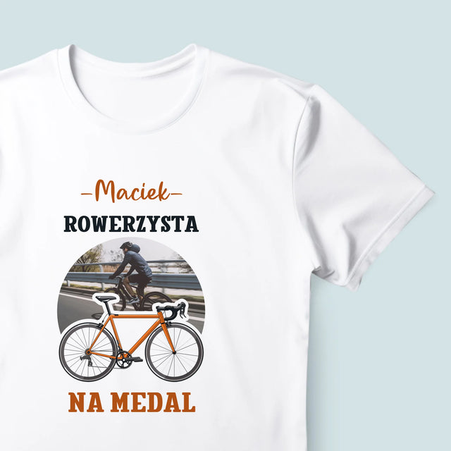 Zdjęcie I Podpis: Rowerzysta Na Medal - Koszulka Męska z Nadrukiem
