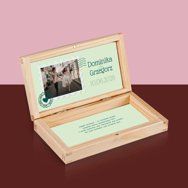 Zdjęcie i Podpis: Ślubna Pocztówka - Drewniane Pudełko Na Pieniądze