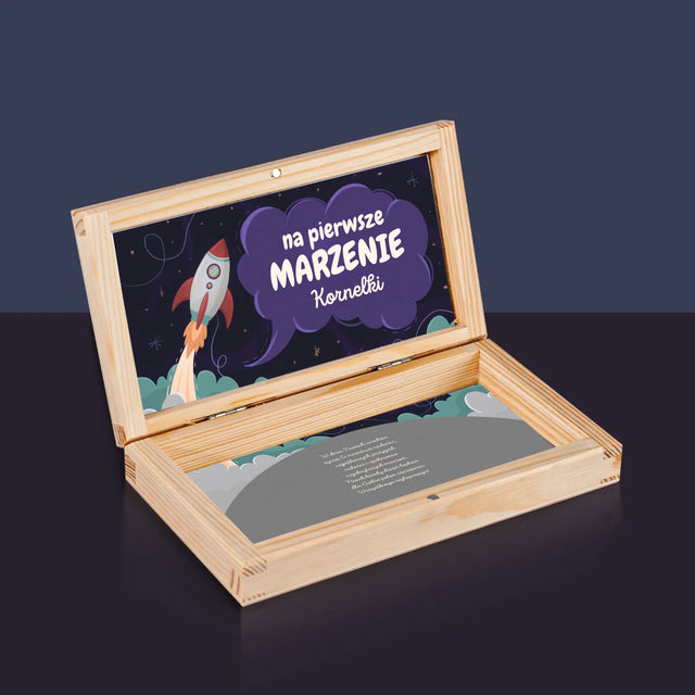 Zdjęcie i Podpis: Na Pierwsze Marzenie - Drewniane Pudełko Na Pieniądze