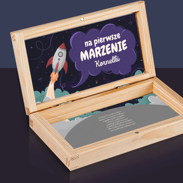 Zdjęcie i Podpis: Na Pierwsze Marzenie - Drewniane Pudełko Na Pieniądze