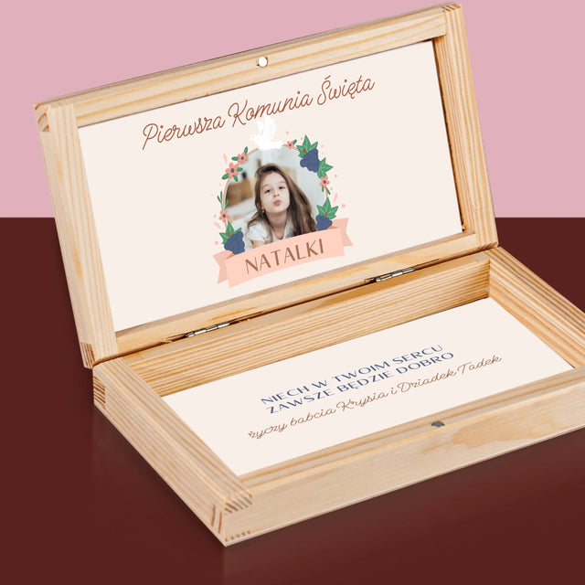 Zdjęcie i Podpis: Dobro w Sercu Komunia - Drewniane Pudełko Na Pieniądze