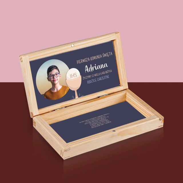 Zdjęcie i Podpis: Pierwsza Komunia Święta - Drewniane Pudełko Na Pieniądze