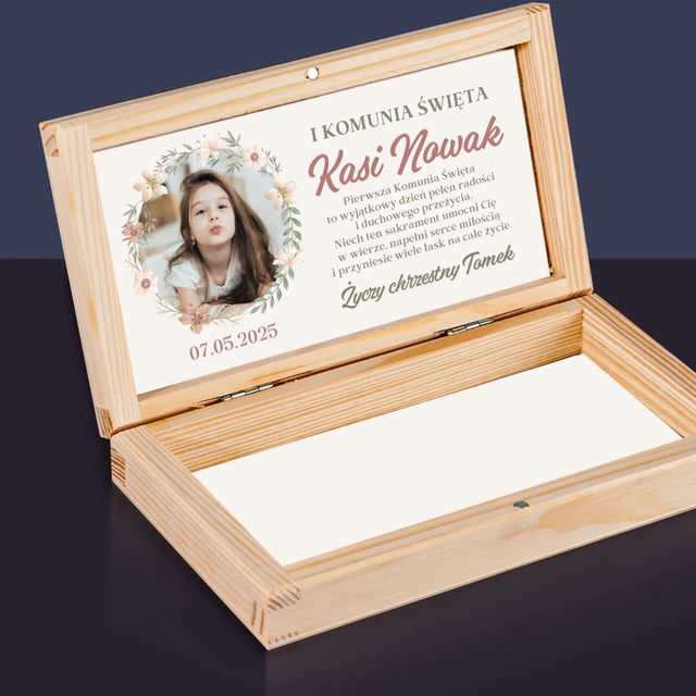 Zdjęcie i Podpis: Pierwsza Komunia Kwiaty - Drewniane Pudełko Na Pieniądze