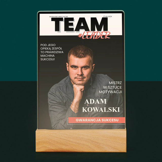 Okładka Magazynu: Team Leader - Wydruk Na Szkle Akrylowym