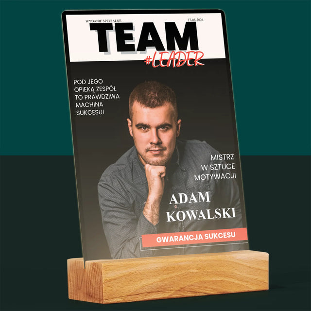 Okładka Magazynu: Team Leader - Wydruk Na Szkle Akrylowym
