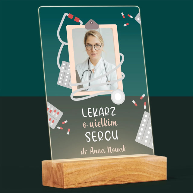 Zdjęcie i Podpis: Lekarz o Wielkim Sercu - Wydruk Na Szkle Akrylowym