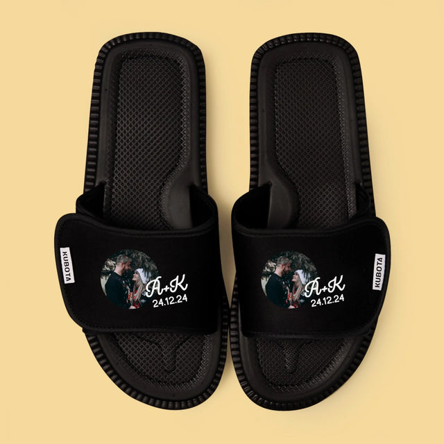 Zdjęcie i Podpis: Inicjały i Data - Klapki Kubota