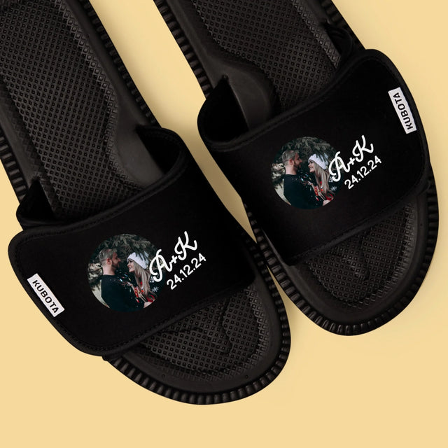 Zdjęcie i Podpis: Inicjały i Data - Klapki Kubota