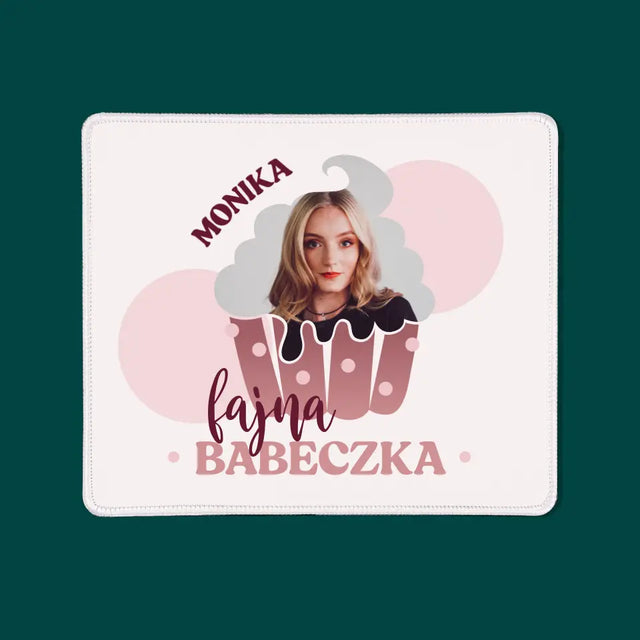 Zdjęcie i Podpis: Fajna Babeczka - Podkładka Pod Myszkę