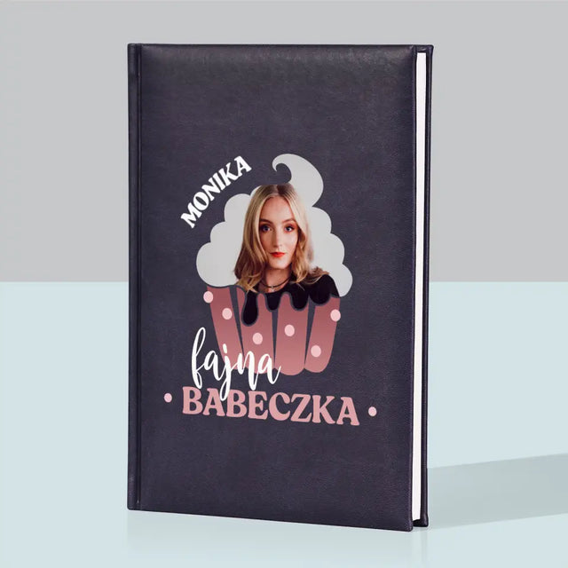 Zdjęcie i Podpis: Fajna Babeczka - Notes Książkowy z Nadrukiem