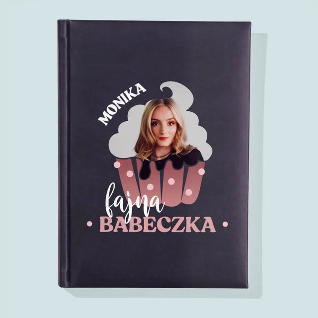 Zdjęcie i Podpis: Fajna Babeczka - Notes Książkowy z Nadrukiem