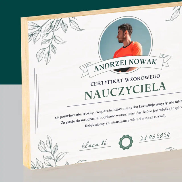 Zdjęcie i Podpis: Certyfikat Wzorowego Nauczyciela - Wydruk Na Drewnie