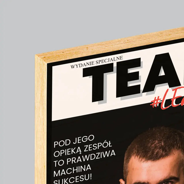 Okładka Magazynu: Team Leader - Wydruk Na Drewnie