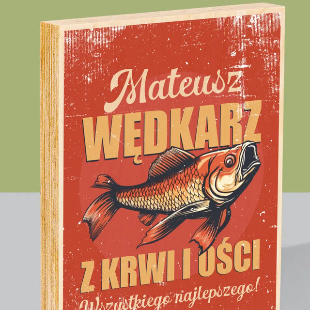 Imię i Podpis: Wędkarz z Krwi i Ości - Wydruk Na Drewnie