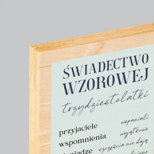 Fotokolaż: Świadectwo Wzorowej Trzydziestolatki - Wydruk Na Drewnie