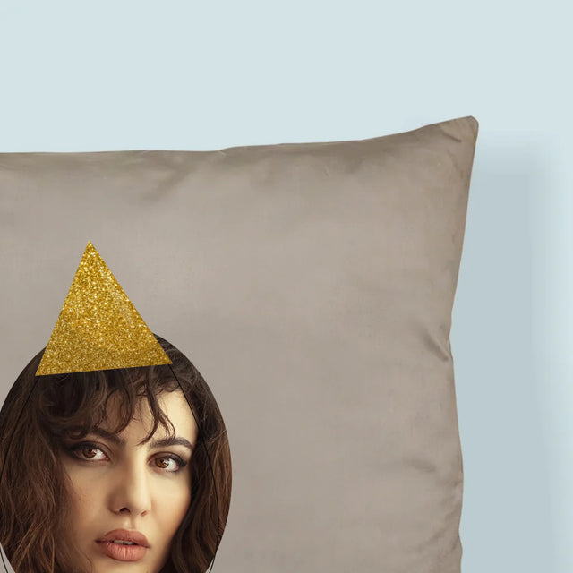 Zdjęcie I Podpis: 40 Urodziny Czapeczka - Poduszka z Nadrukiem