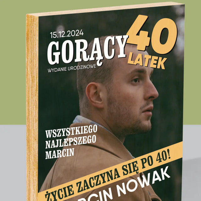 Okładka Magazynu: Gorący 40-Latek - Wydruk Na Drewnie