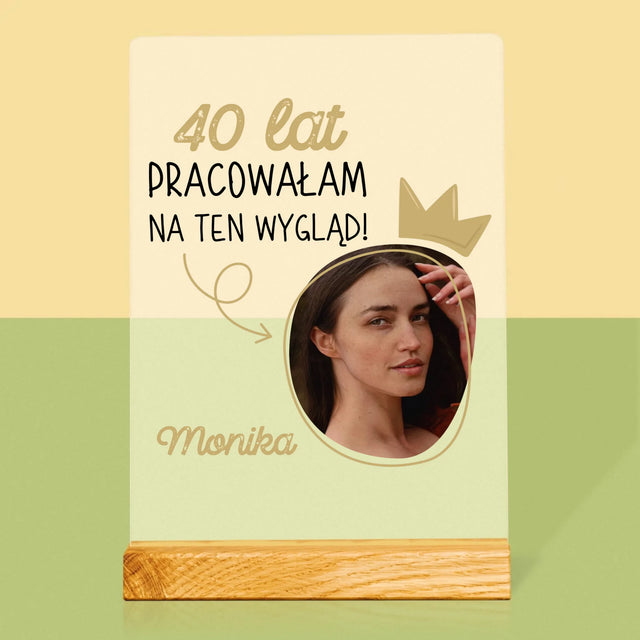 Zdjęcie I Podpis: 40 Lat Pracowałam Na Ten Wygląd - Wydruk Na Szkle Akrylowym