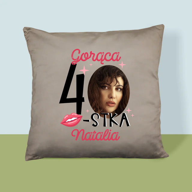 Zdjęcie I Podpis: Gorąca 40-Stka - Poduszka z Nadrukiem