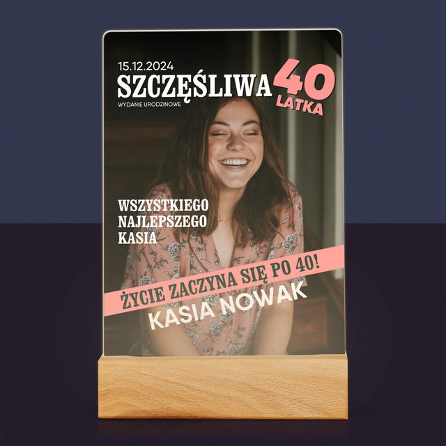 Okładka Magazynu: Szczęśliwa 40-Latka - Wydruk Na Szkle Akrylowym