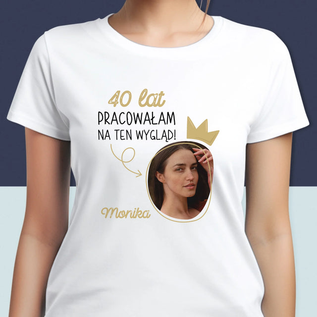 Zdjęcie I Podpis: 40 Lat Pracowałam Na Ten Wygląd - Koszulka Damska z Nadrukiem