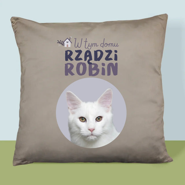 Zdjęcie i Podpis: w Tym Domu Rządzi Zwierzak - Poduszka z Nadrukiem