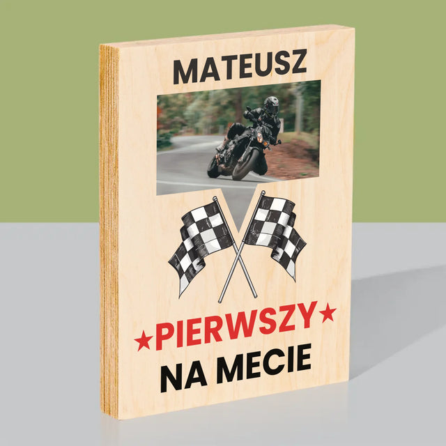 Zdjęcie I Podpis: Pierwszy Na Mecie - Wydruk Na Drewnie