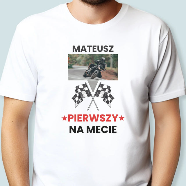 Zdjęcie I Podpis: Pierwszy Na Mecie - Koszulka Męska z Nadrukiem