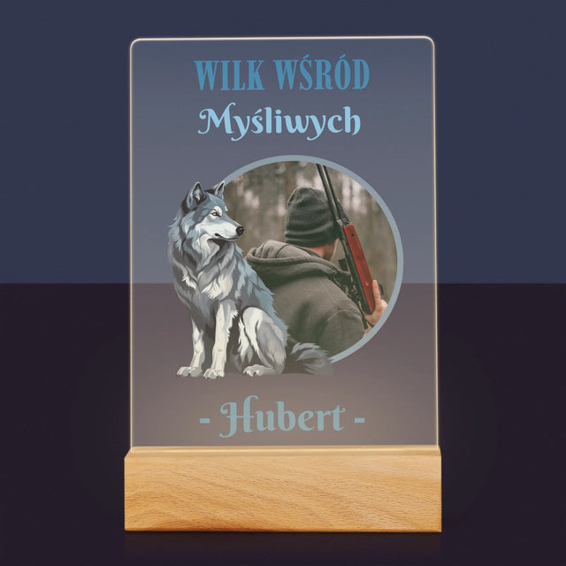 Zdjęcie I Podpis: Wilk Wśród Myśliwych - Wydruk Na Szkle Akrylowym